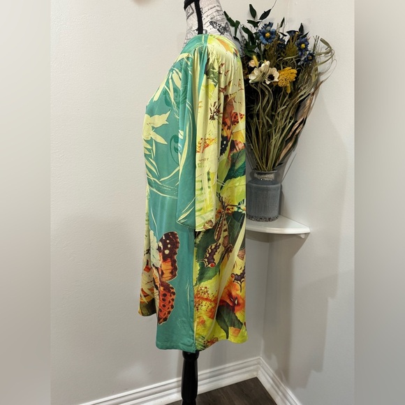 Energie Vibrant Floral & Butterflies Floral Tunic with Beaded Detail Size 2X - Picture 8 of 10